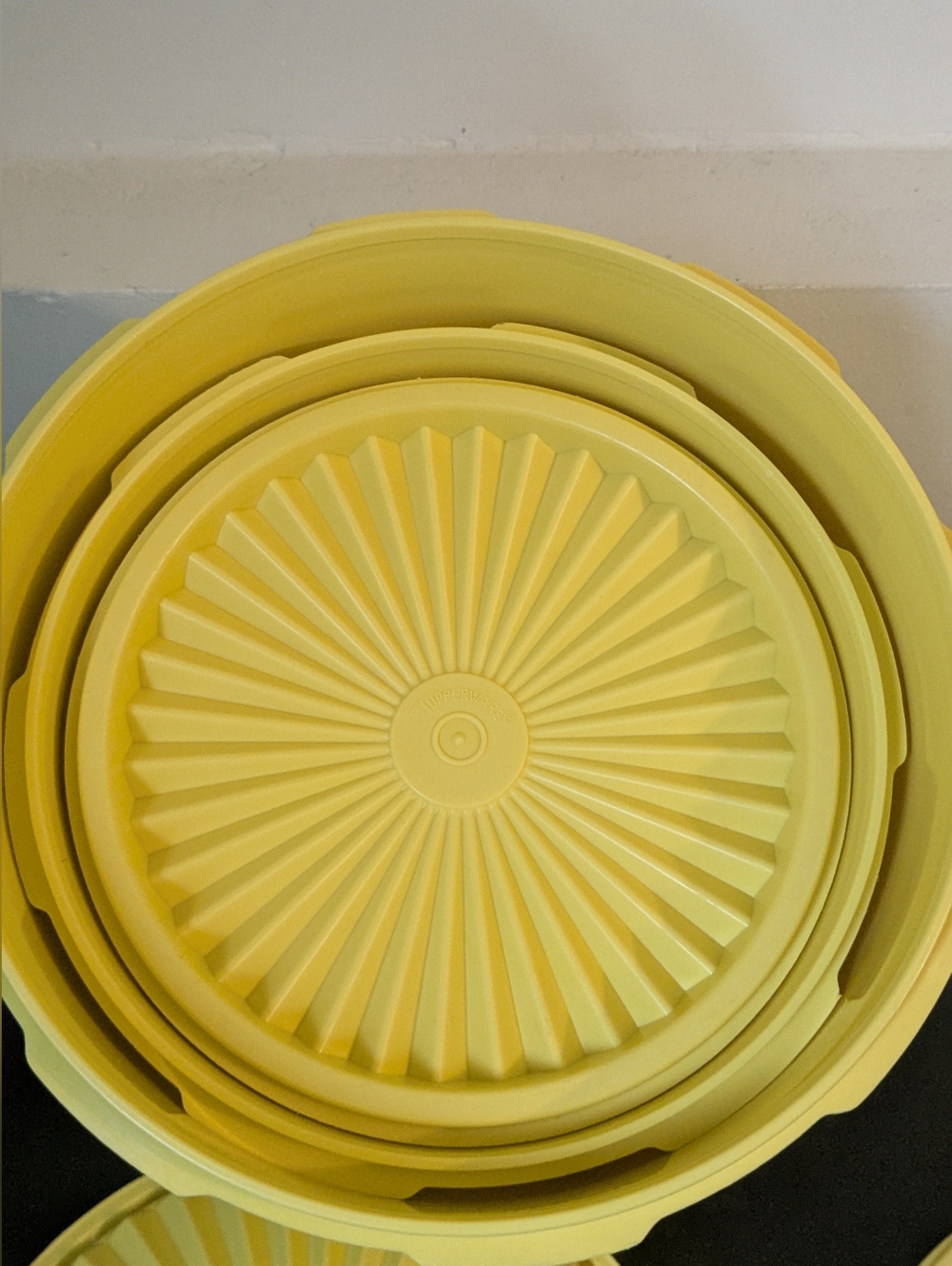 Tupperware Vintage 70's Daffodil Yellow Servalier Nesting Canister Set W/Lids - Picture 4 of 13
